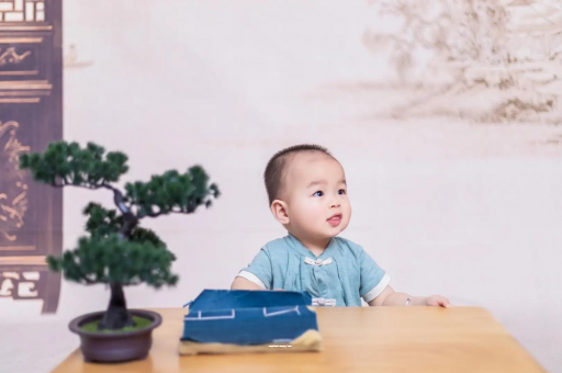 淮滨怀孕肚子中间凹两边凸